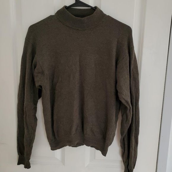 🌸 Brandini Turtleneck Sweater 🌸 - Picture 3 of 5